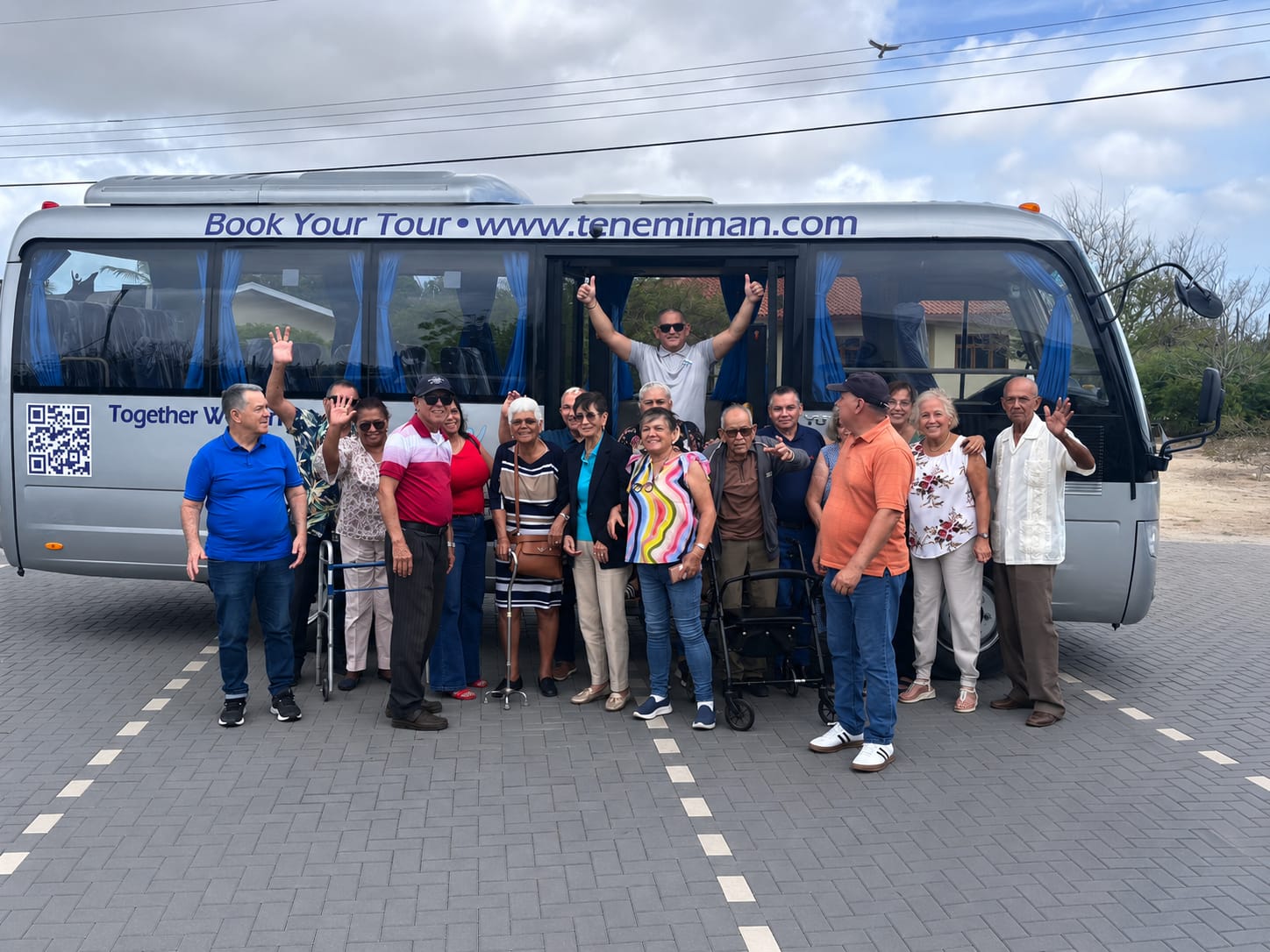 Island Tours in Aruba — Happy group in front of the Tene Mi Man tour bus